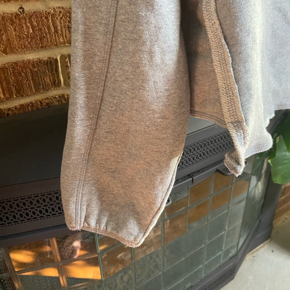 NWT We The Free Gray Raw Hem Cropped Sweatshirt, Sample Garment, Size XS - Picture 6 of 11